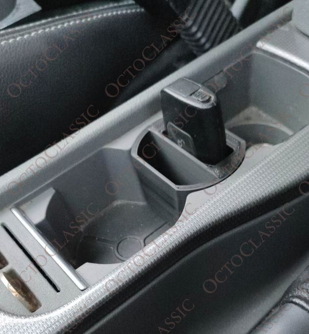 Uchwyt na kluczyk Ford Focus Mk2, konsola środkowa, czarny Uchwyt na kluczyk Ford Focus Mk2, konsola środkowa, czarny