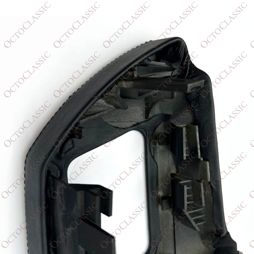 R129 SL Rivestimento staffa uscita cintura di sicurezza interna con finta pelle sinistra o destra A1299100739 / A1299100839 R129 SL Rivestimento staffa uscita cintura di sicurezza interna con finta pelle sinistra o destra A1299100739 / A1299100839