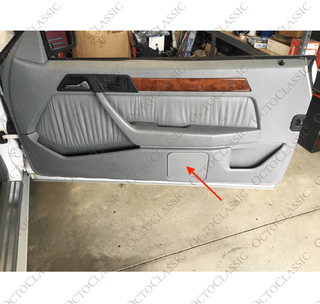 Mercedes W124 Sistema dei bassi attivi Coperchio dell’altoparlante del pannello della porta Mercedes W124 Sistema dei bassi attivi Coperchio dell’altoparlante del pannello della porta