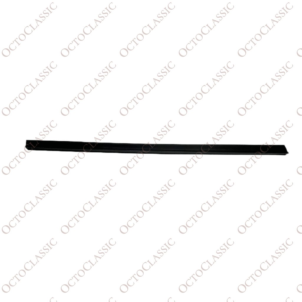 BMW E30 Sedan Door Weather Strip Outer Left Or Right 51211913057 / 51211913058 BMW E30 Sedan Door Weather Strip Outer Left Or Right 51211913057 / 51211913058