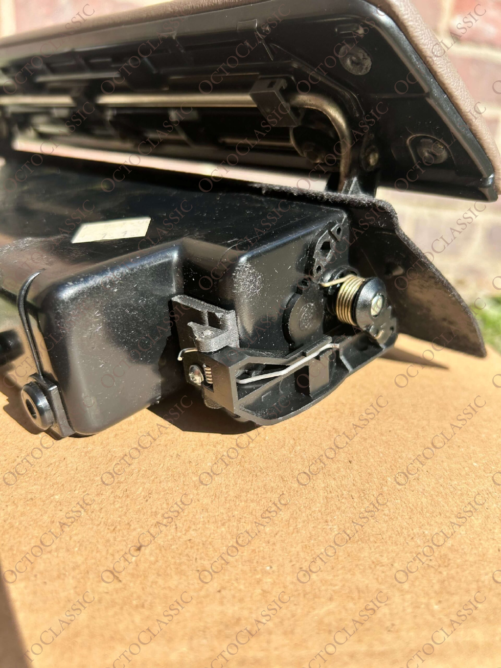 Mercedes SL R129 Dashboard Spectacle Glovebox / Top Storage Box Side Spring Lock Bracket Repair Kit LHD Or RHD A1296800391 Mercedes SL R129 Dashboard Spectacle Glovebox / Top Storage Box Side Spring Lock Bracket Repair Kit LHD Or RHD A1296800391