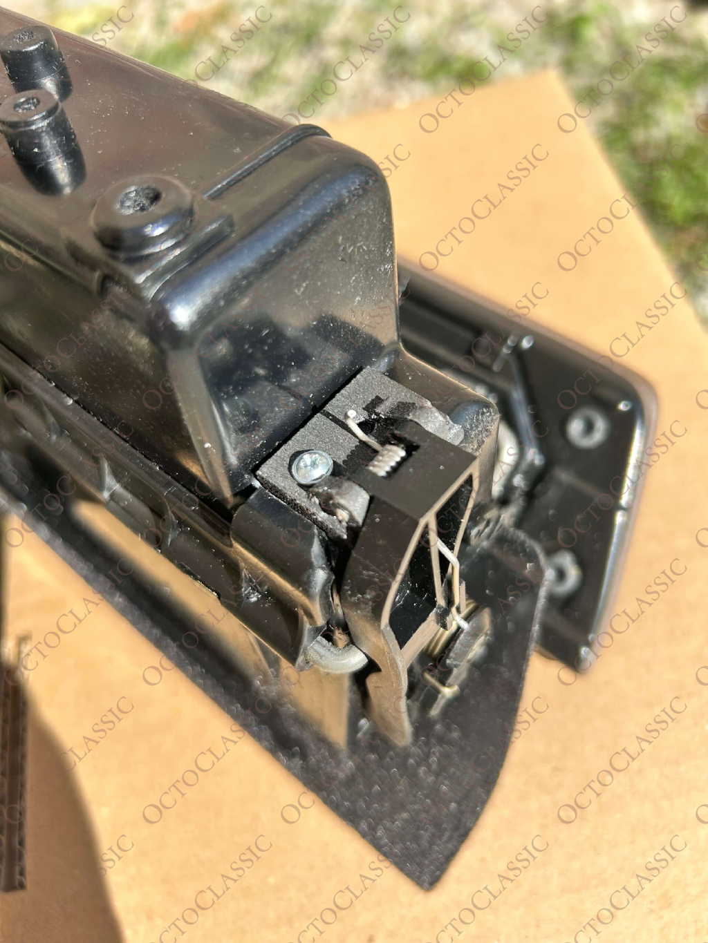 Mercedes SL R129 Dashboard Spectacle Glovebox / Top Storage Box Side Spring Lock Bracket Repair Kit LHD Or RHD A1296800391 Mercedes SL R129 Dashboard Spectacle Glovebox / Top Storage Box Side Spring Lock Bracket Repair Kit LHD Or RHD A1296800391