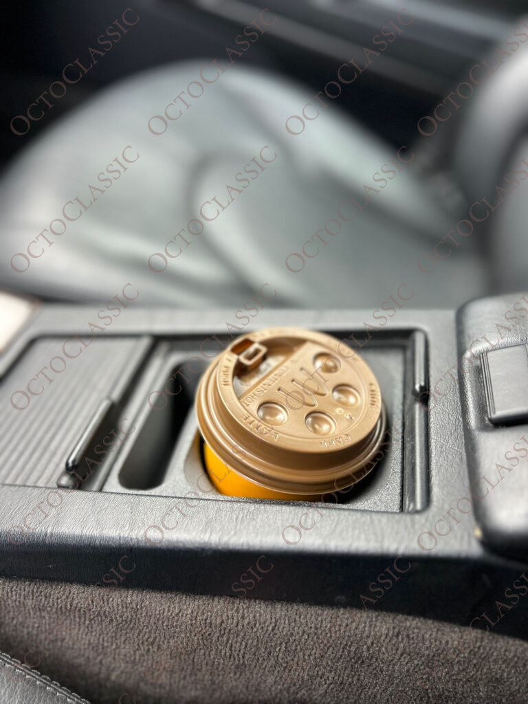 Niestandardowy uchwyt na kubek i telefon komórkowy do Mercedesa R129 SL – zamiennik uchwytu na kubek w schowku konsoli środkowej Niestandardowy uchwyt na kubek i telefon komórkowy do Mercedesa R129 SL – zamiennik uchwytu na kubek w schowku konsoli środkowej